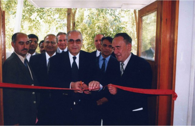 inaugurationofgenebankintajikistandrbeltagyandacadbobosanginovseptember2002copy.jpg