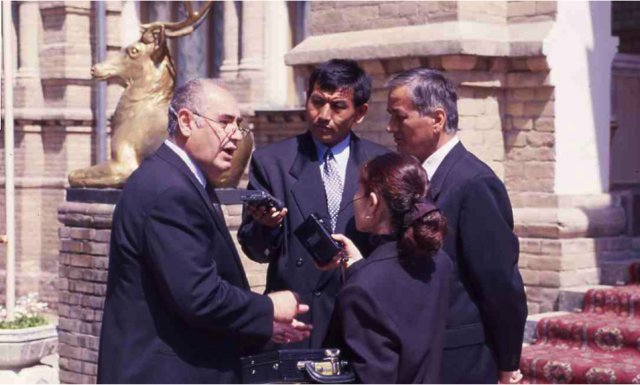 meetingwiththepressaftersigning.jpg